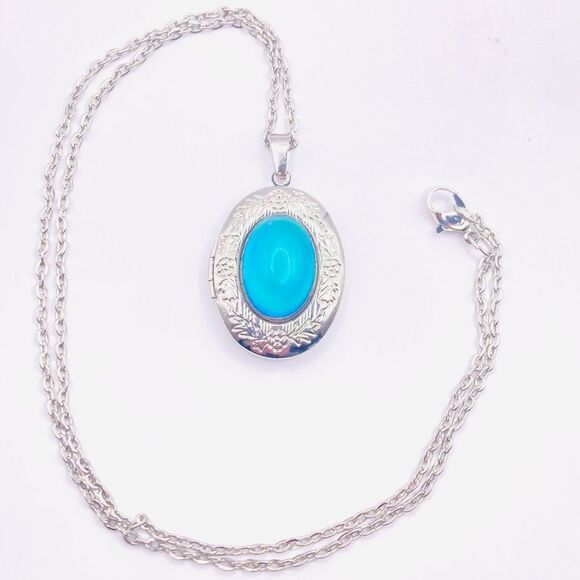 Silver color changing mood locket pendant necklace - Picture 2 of 5